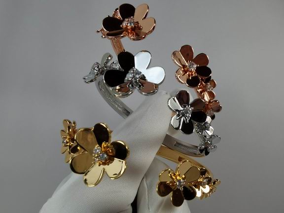 Van Cleef & Arpels bracelet 04lyh29